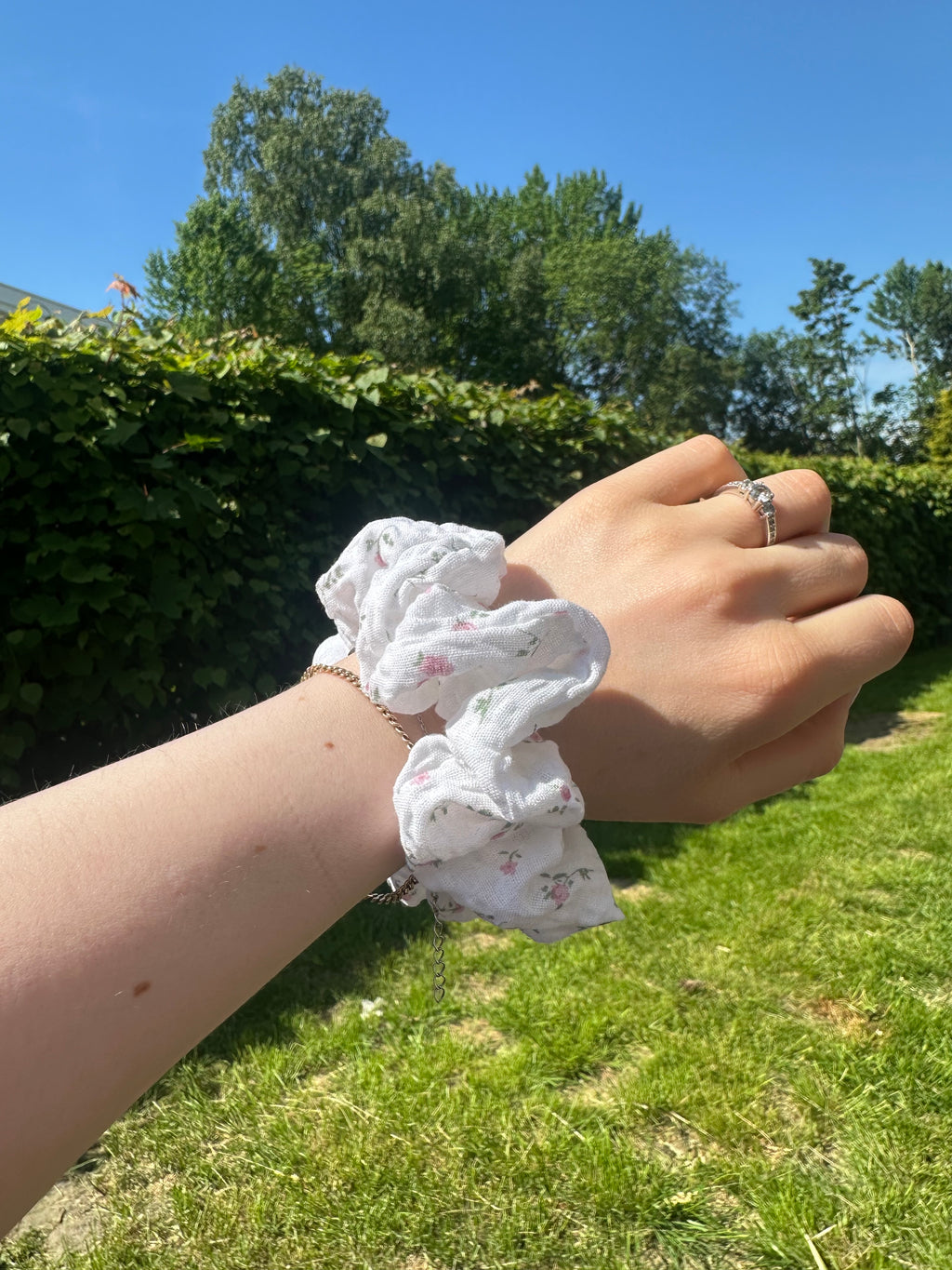 Scrunchie med blomster