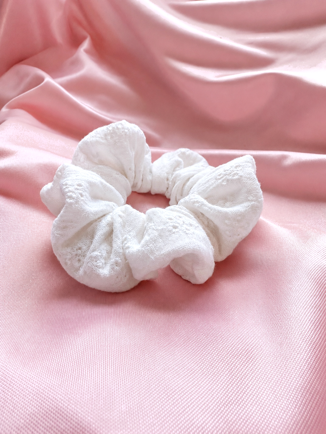 Scrunchie m/ broderi
