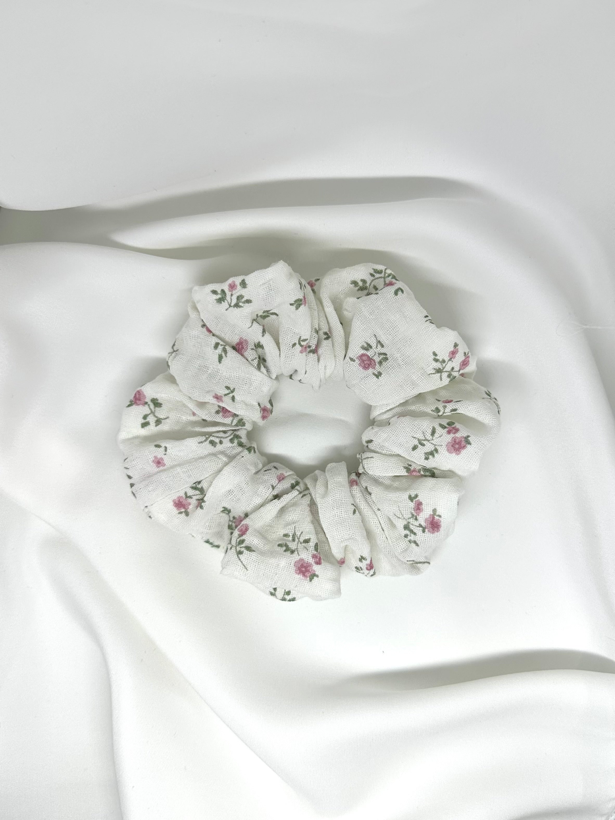 Scrunchie med blomster